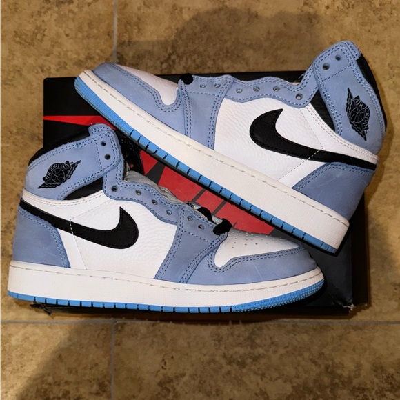 Air Jordan 1 university blues
